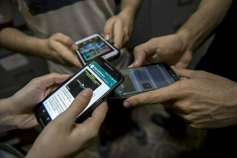 People using there mobile phones 