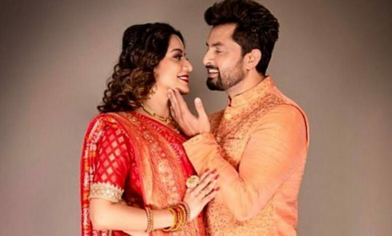 Monalisha-Vikrant Marriage: বিগবসের সেটে বিয়ে করার জন্য টাকা পেয়েছিলেন মোনালিসা ! সাক্ষাৎকারে মুখ খুললেন অভিনেত্রী 1 Monalisha Vikrant Marriage