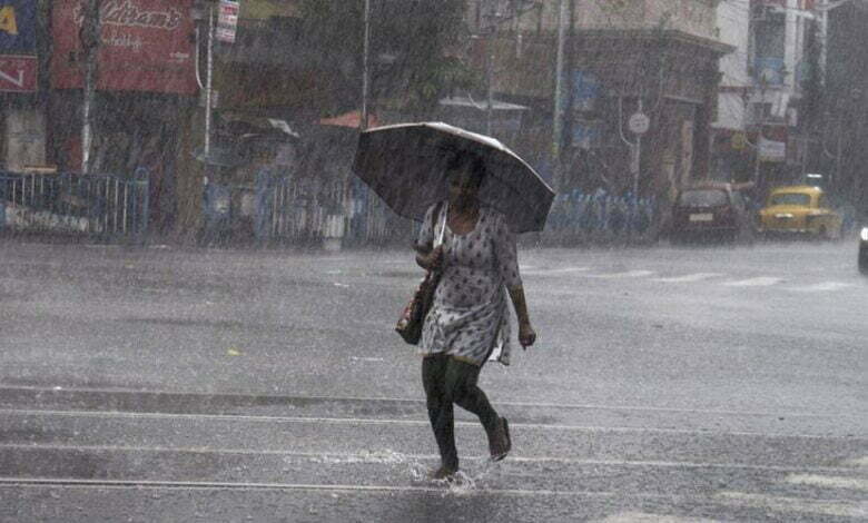 West Bengal weather update : প্রবল বৃষ্টি, ৬০ কিমি বেগে বইবে বাতাস, রইলো weather update 1 West Bengal weather update