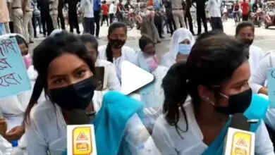 Viral Video : ইংরেজিতে পাশ করানোর দাবিতে বিক্ষোভ ছাত্রীদের, Umbrella বানান জিজ্ঞেস করতেই ঘটলো বিপত্তি! 15 PicsArt 06 14 10.43.15
