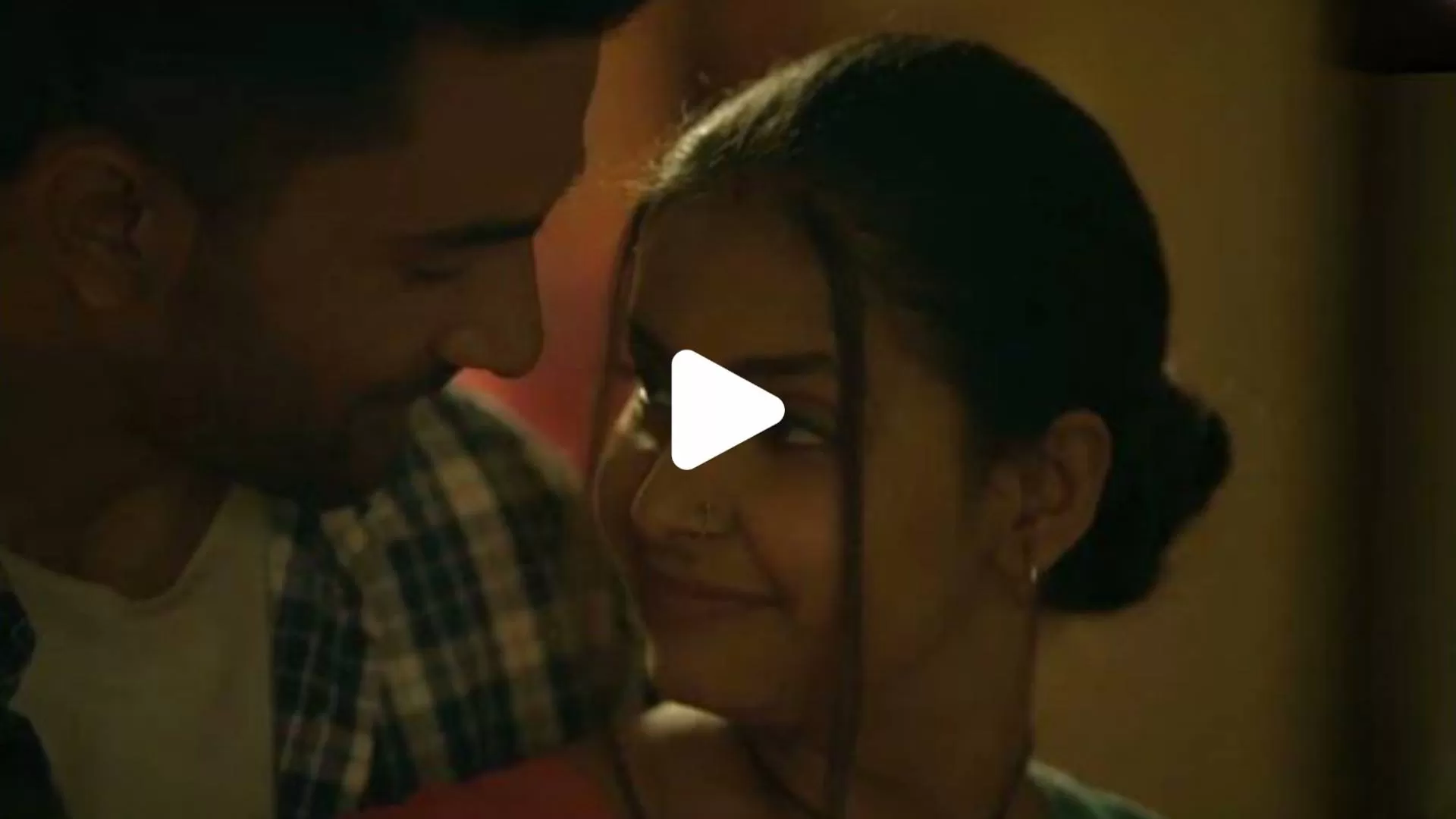 Jalebi Bai: উল্লুর এই সিরিজের অভিনেত্রীকে দেখলে উষ্ণতা ছড়াতে বাধ্য, ভুলেও পরিবারের কারোর সামনে দেখবেন না 1 jalibi bai web series